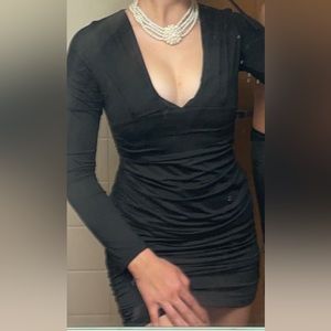 BLACK LONG-SLEEVE BODY CON DRESS